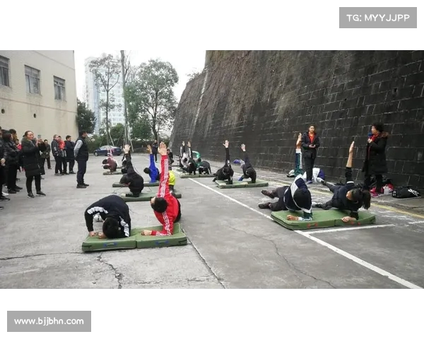 高尔夫运动员如何通过科学训练与心理调节提升比赛表现与竞技水平 高尔夫运动员如何通过科学训练与心理调节提升比赛表现与竞技水平